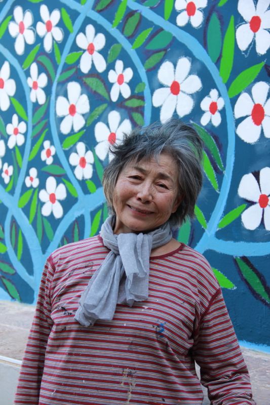 Lily Yeh With Mural